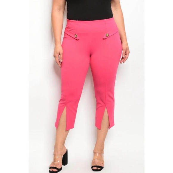 FREE with any purchase- Pink plus size cropped capri pants - Picture 2 of 3